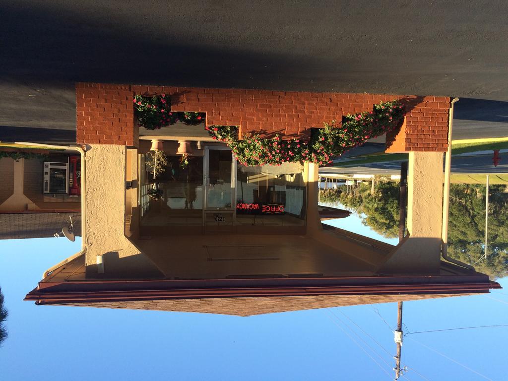 Shangri La Motel Ocala Bagian luar foto