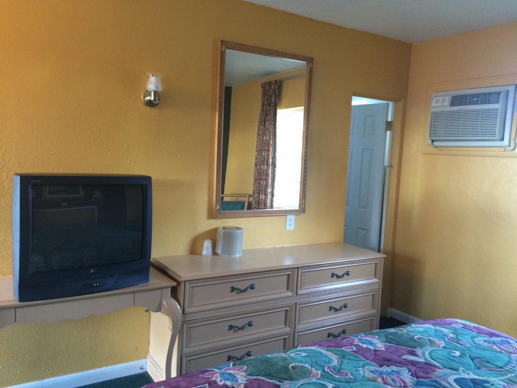 Shangri La Motel Ocala Bagian luar foto