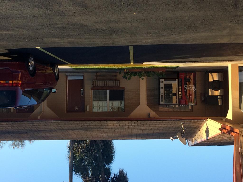 Shangri La Motel Ocala Bagian luar foto