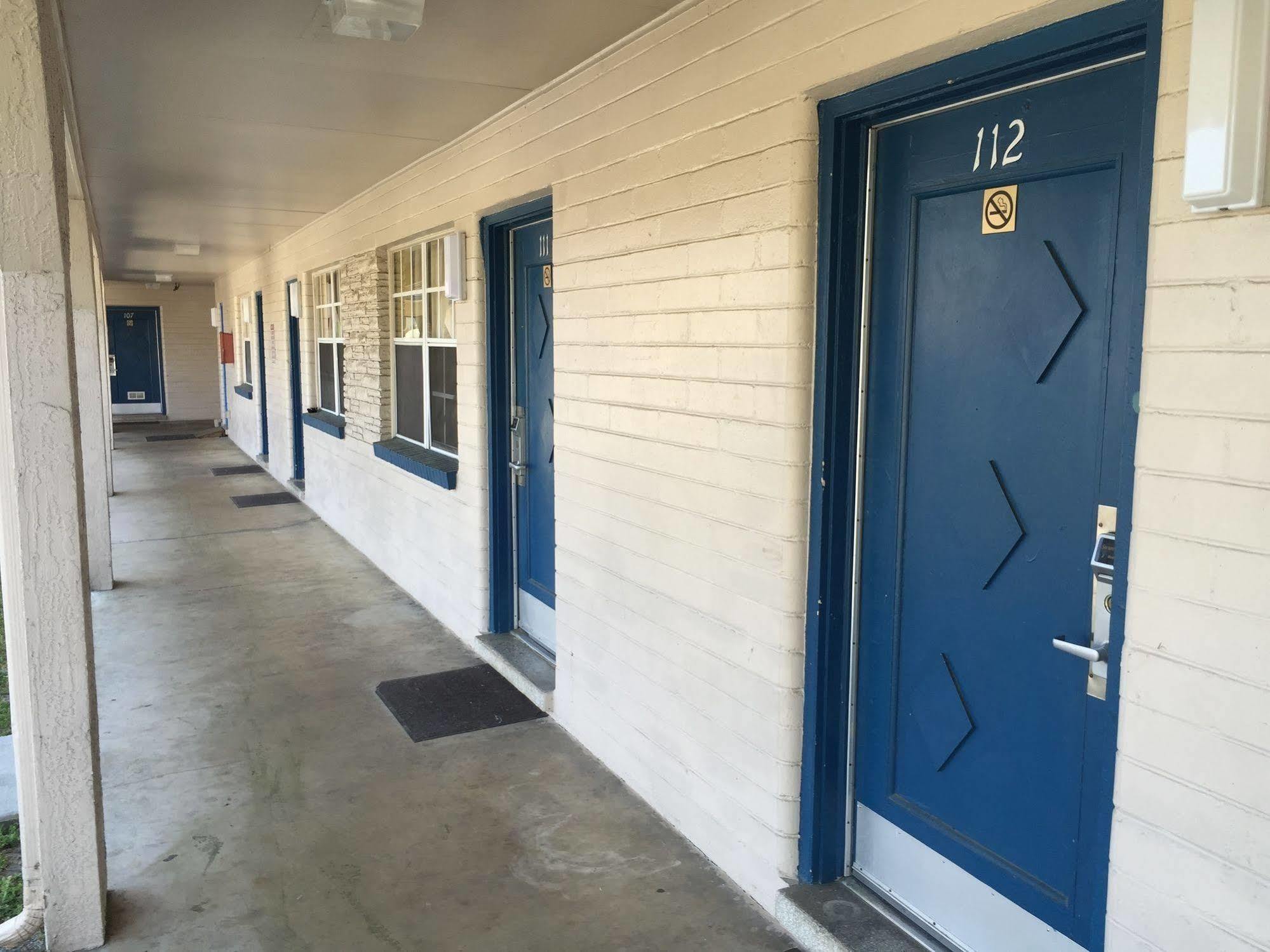 Shangri La Motel Ocala Bagian luar foto